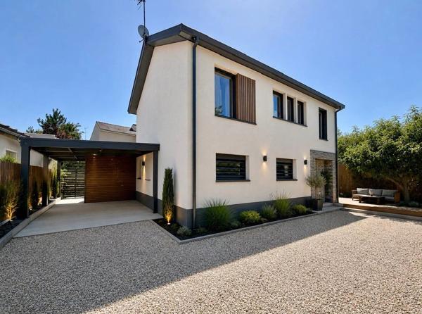 Vente                                                      Maison de village
                        
                     5 pièces                      160 m2                     à Moret-Loing-Et-Orvanne