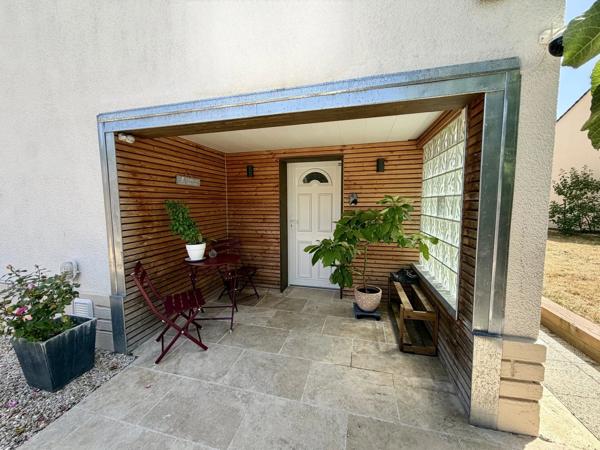Vente                                                      Maison de village
                        
                     5 pièces                      160 m2                     à Moret-Loing-Et-Orvanne