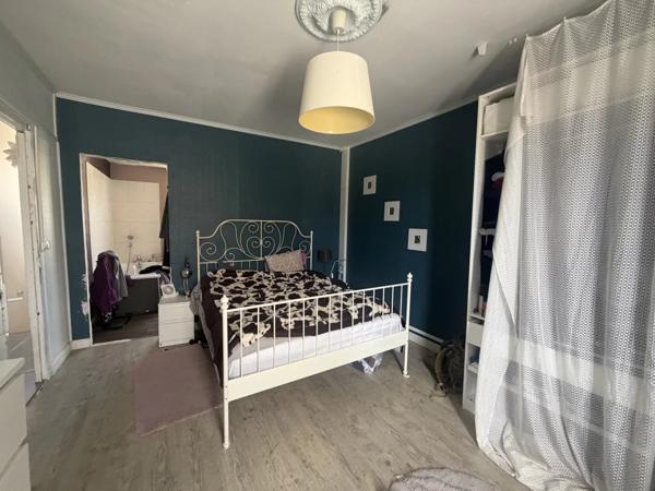 Vente                                                      Maison de village
                        
                     5 pièces                      160 m2                     à Moret-Loing-Et-Orvanne