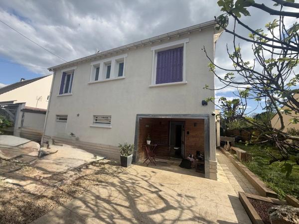 Vente                                                      Maison de village
                        
                     5 pièces                      160 m2                     à Moret-Loing-Et-Orvanne