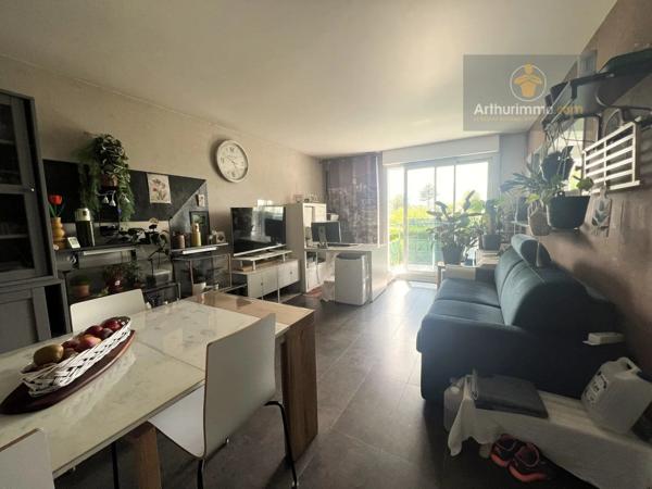 Vente                                                      Appartement
                        
                     4 pièces                      75 m2                     à Élancourt