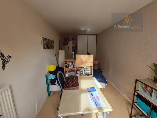 Vente                                                      Appartement
                        
                     4 pièces                      75 m2                     à Élancourt