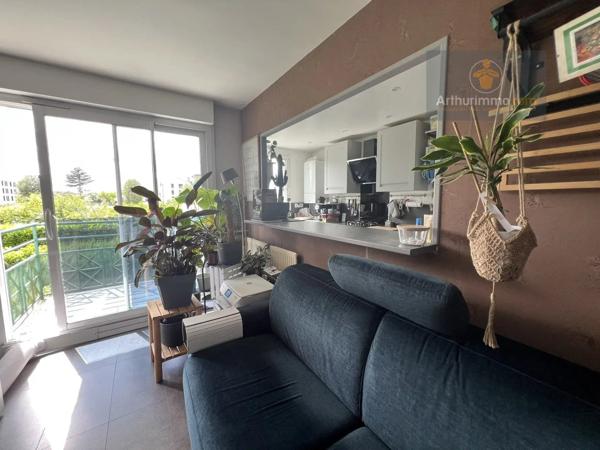 Vente                                                      Appartement
                        
                     4 pièces                      75 m2                     à Élancourt