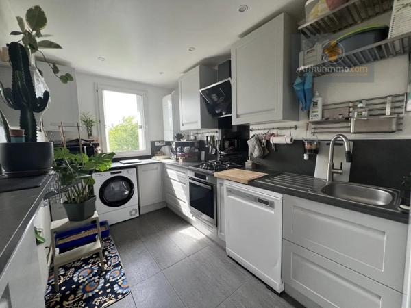 Vente                                                      Appartement
                        
                     4 pièces                      75 m2                     à Élancourt