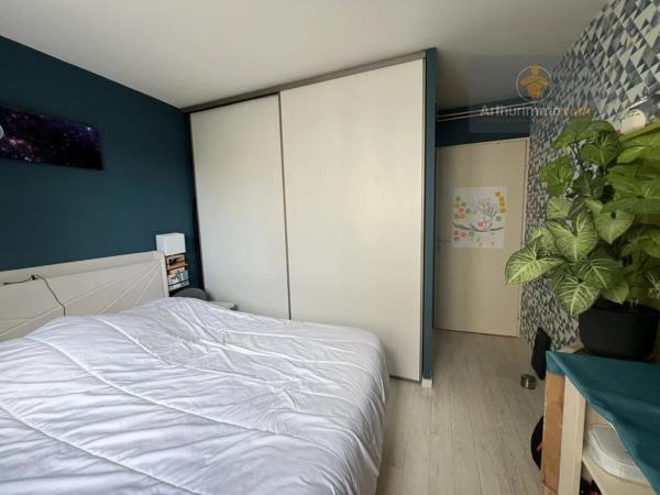 Vente                                                      Appartement
                        
                     4 pièces                      75 m2                     à Élancourt