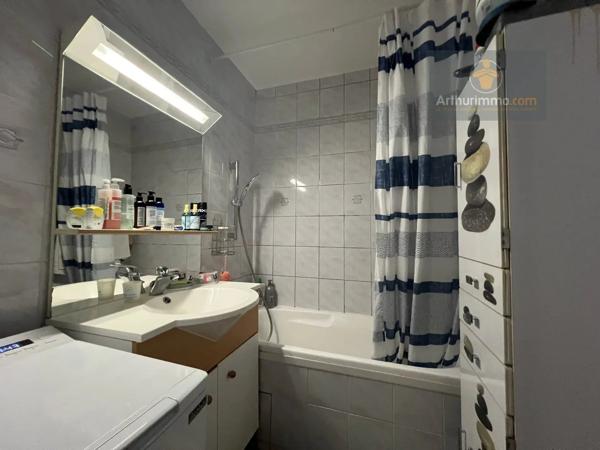 Vente                                                      Appartement
                        
                     4 pièces                      75 m2                     à Élancourt