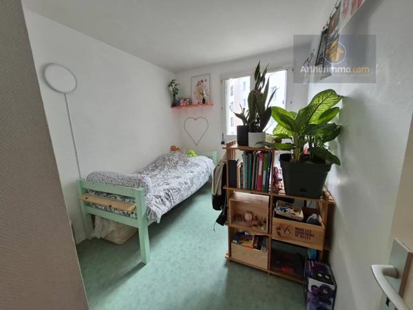 Vente                                                      Appartement
                        
                     4 pièces                      75 m2                     à Élancourt