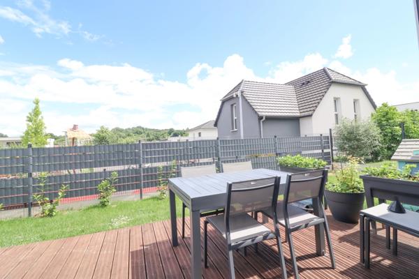 Le paradis des familles : maison moderne avec piscine et aire de jeux à deux pas