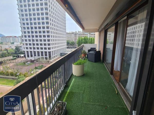 Appartement à louer 2 pièces 48.48m² Marseille (13006)
