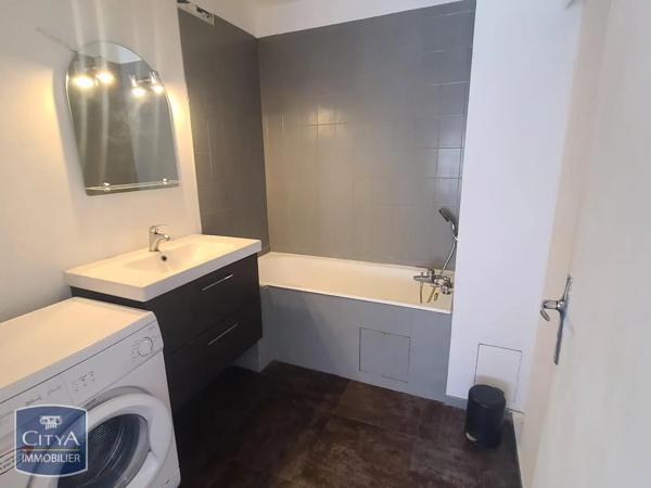 Appartement à louer 2 pièces 48.48m² Marseille (13006)