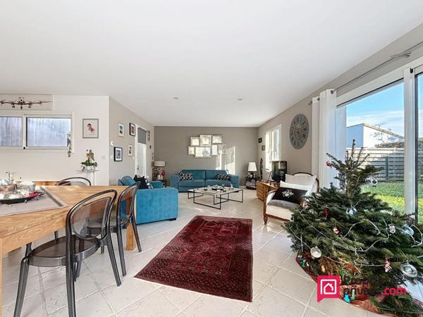 PUILBOREAU - Elégante Maison de plain-pied de 100m2, au calme, coeur de bourg