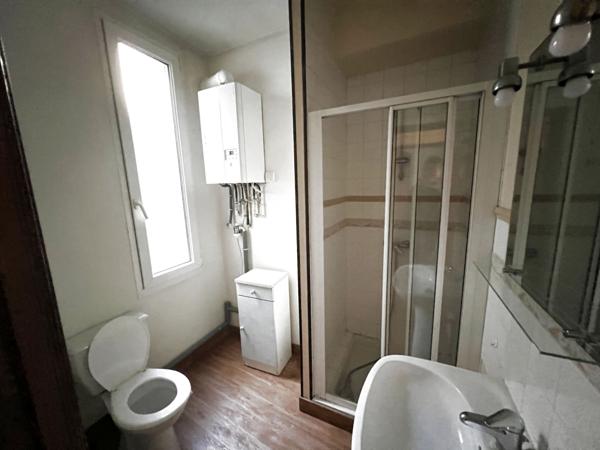 IMMEUBLE DE RAPPORT 5 APPARTEMENTS et un LOCAL COMMERCIAL