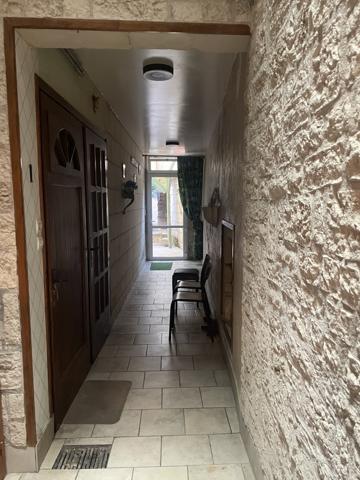 IMMEUBLE DE RAPPORT 5 APPARTEMENTS et un LOCAL COMMERCIAL