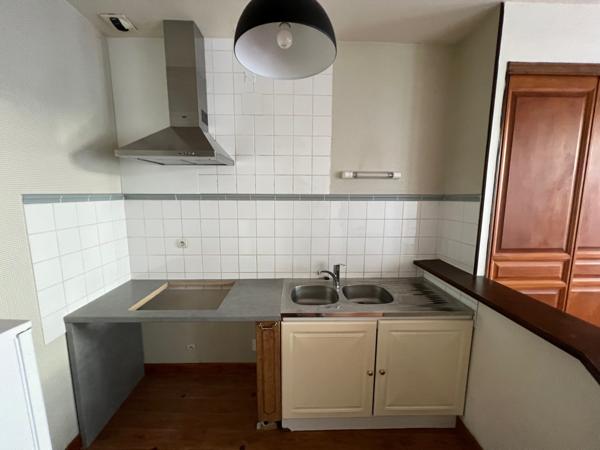 IMMEUBLE DE RAPPORT 5 APPARTEMENTS et un LOCAL COMMERCIAL