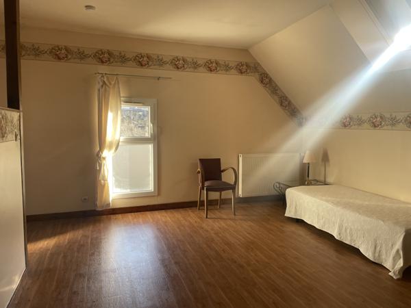 IMMEUBLE DE RAPPORT 5 APPARTEMENTS et un LOCAL COMMERCIAL