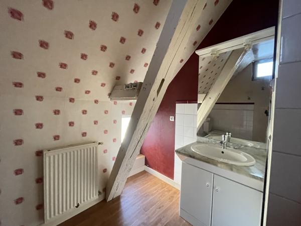 IMMEUBLE DE RAPPORT 5 APPARTEMENTS et un LOCAL COMMERCIAL