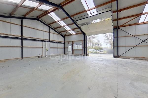 A la location sur LANTIC – Cellule artisanale / box de stockage de 181 m² au sein d’un site sécurisé