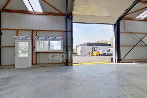 A la location sur LANTIC – Cellule artisanale / box de stockage de 181 m² au sein d’un site sécurisé