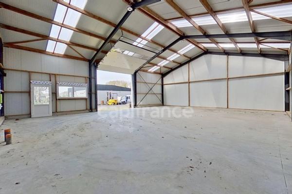 A la location sur LANTIC – Cellule artisanale / box de stockage de 181 m² au sein d’un site sécurisé