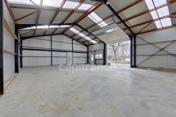 A la location sur LANTIC – Cellule artisanale / box de stockage de 181 m² au sein d’un site sécurisé