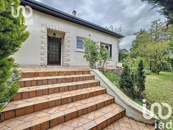 Maison traditionnelle 5 pièces de 135 m² à Villemandeur (45700)