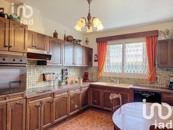 Maison traditionnelle 5 pièces de 135 m² à Villemandeur (45700)