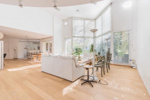 TRIPLEX,  174m², DPE D,  JARDIN , GARAGE,  CENTRE VILLE, SOUS-SOL.