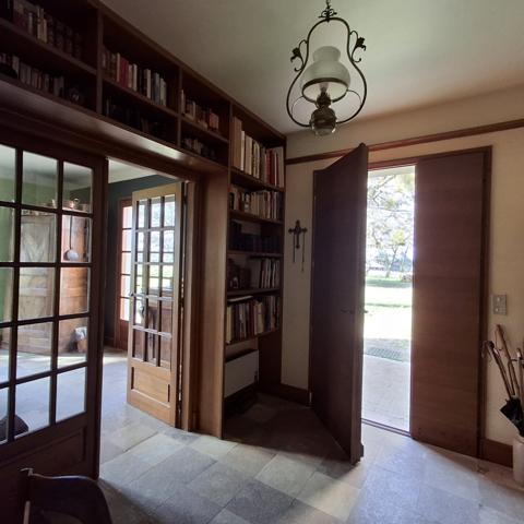 MAISON PLAIN PIED AVEC PISCINE, PARC ET VUE SUR LA CAMPAGNE