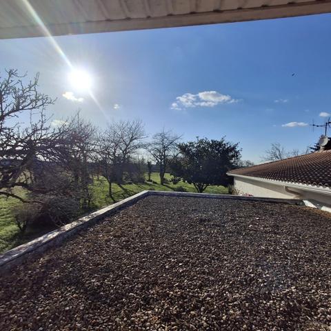 MAISON PLAIN PIED AVEC PISCINE, PARC ET VUE SUR LA CAMPAGNE