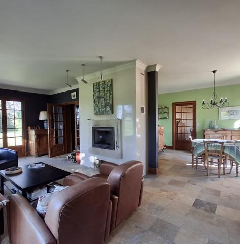 MAISON PLAIN PIED AVEC PISCINE, PARC ET VUE SUR LA CAMPAGNE