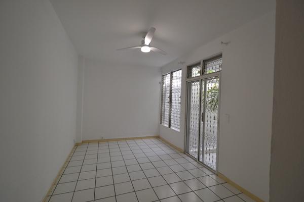 Pointe-à-Pitre (97110) Vaste appartement rue calme centre ville