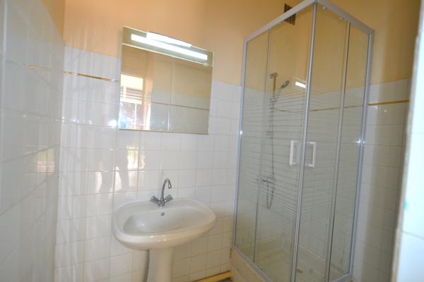 Pointe-à-Pitre (97110) Vaste appartement rue calme centre ville