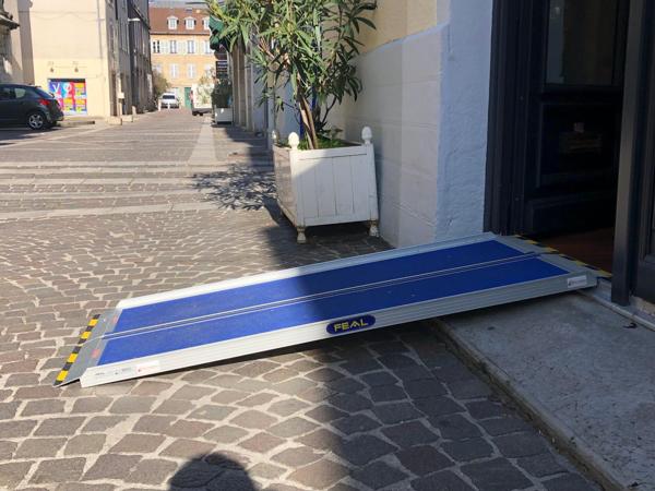 Droit au bail - Local commercial rénové de 41 m² – Rue piétonne – Terrasse – Loyer 456 €/mois - Lons le Saunier