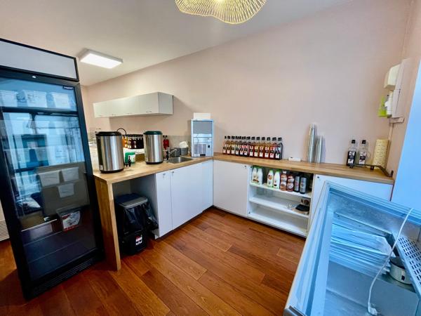 Droit au bail - Local commercial rénové de 41 m² – Rue piétonne – Terrasse – Loyer 456 €/mois - Lons le Saunier