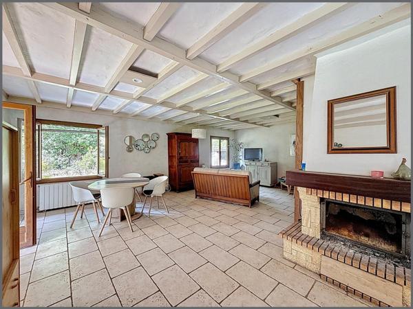 Maison plain-pied, 3 chambres, grand terrain, dependances