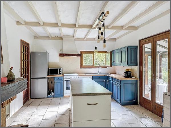 Maison plain-pied, 3 chambres, grand terrain, dependances