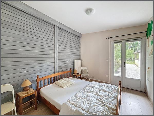 Maison plain-pied, 3 chambres, grand terrain, dependances