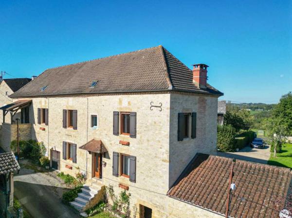 Maison ancienne - Gourdon SECTEUR GOURDON - Bel Enclos de caractère avec jardin - maison et dépendance aménagée attenante