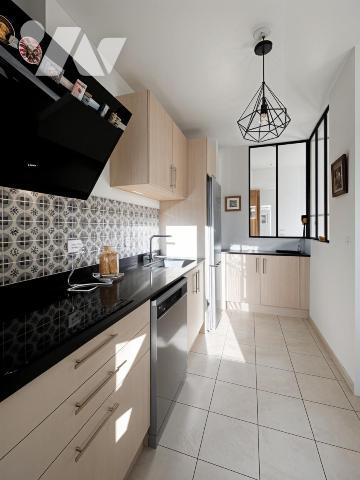 Bel appartement T3 récent avec terrasse et parkings – Avrillé