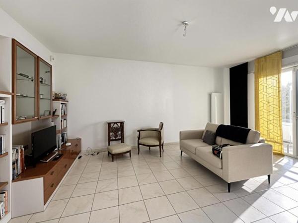 Bel appartement T3 récent avec terrasse et parkings – Avrillé