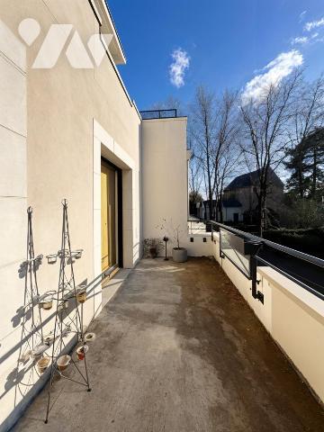 Bel appartement T3 récent avec terrasse et parkings – Avrillé