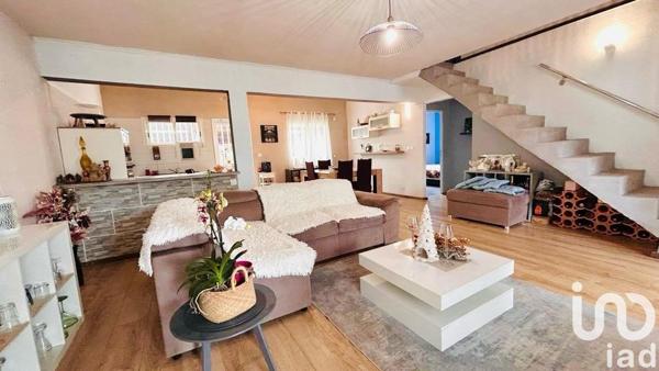 Maison traditionnelle 7 pièces de 184 m² à La Plaine-des-Palmistes (97431)