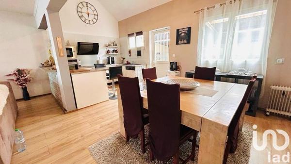 Maison traditionnelle 7 pièces de 184 m² à La Plaine-des-Palmistes (97431)