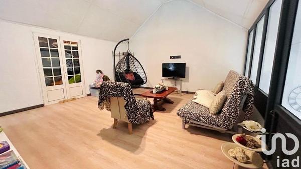 Maison traditionnelle 7 pièces de 184 m² à La Plaine-des-Palmistes (97431)