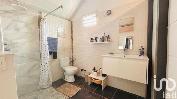 Maison traditionnelle 7 pièces de 184 m² à La Plaine-des-Palmistes (97431)