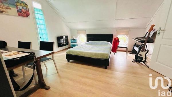 Maison traditionnelle 7 pièces de 184 m² à La Plaine-des-Palmistes (97431)