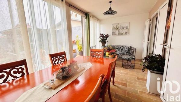 Maison traditionnelle 7 pièces de 184 m² à La Plaine-des-Palmistes (97431)