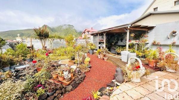 Maison traditionnelle 7 pièces de 184 m² à La Plaine-des-Palmistes (97431)