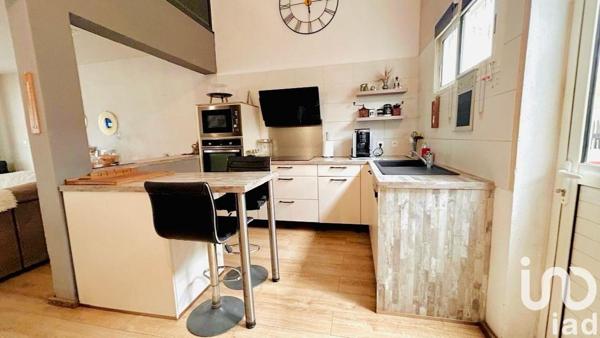 Maison traditionnelle 7 pièces de 184 m² à La Plaine-des-Palmistes (97431)