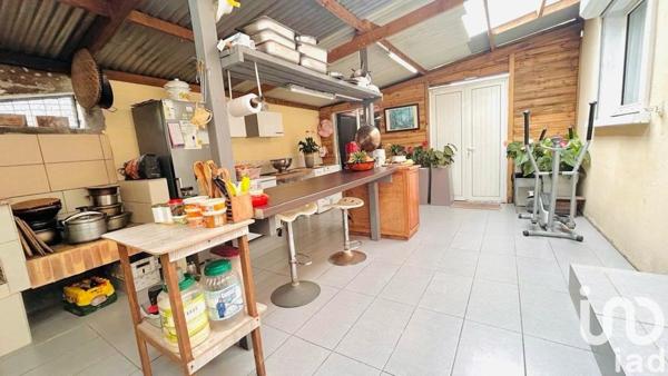 Maison traditionnelle 7 pièces de 184 m² à La Plaine-des-Palmistes (97431)